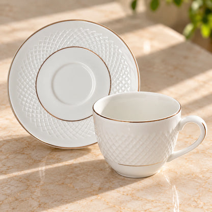 Close-up of the gold rim on the White Diamond Weave tea cup